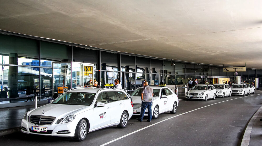 Taxi na trase Bratislava – letisko Schwechat poskytujúce pohodlnú a spoľahlivú prepravu cestujúcich.